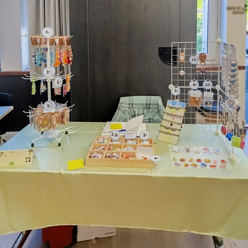 Ma table avec mes produits expos&eacute;e pour le march&eacute; des cr&eacute;ateurs &agrave; Brassart