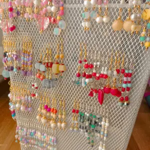 Photo qui regroupe bone partie des boucles d'oreilles que j'ai fait.