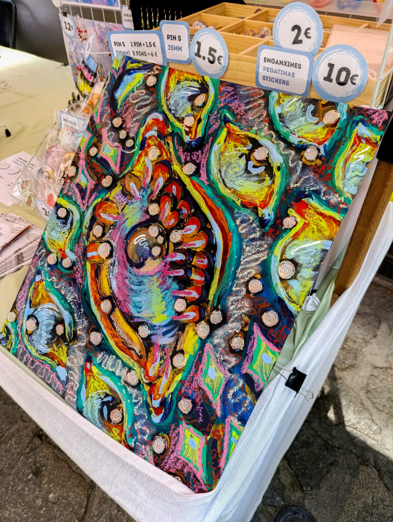 Peinture "regarde-moi" de Muñoz Laia. Exposée dans le marché de l'artisanat.